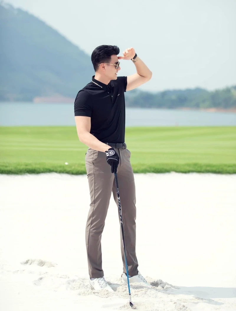 Body Vĩnh Thụy khiến nhiều người ngưỡng mộ vì sự săn chắc và khỏe khoắn