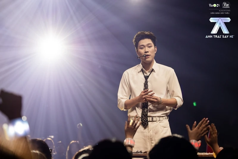 Khám phá playlist Dương Domic, nơi chứa những ca khúc hay nhất của anh.