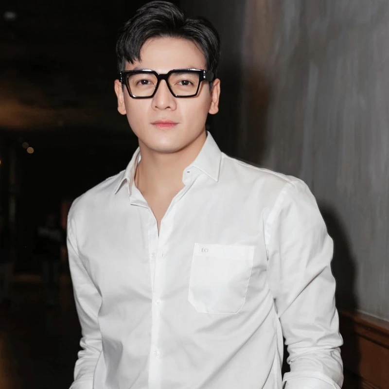 Lê Xuân Tiền Đỗ Mỹ Linh là đôi bạn thân thiết trong giới showbiz Việt