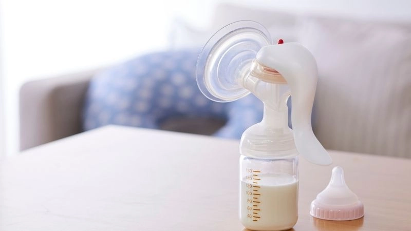 Dấu hiệu nhận biết bé bú đủ và khỏe mạnh 