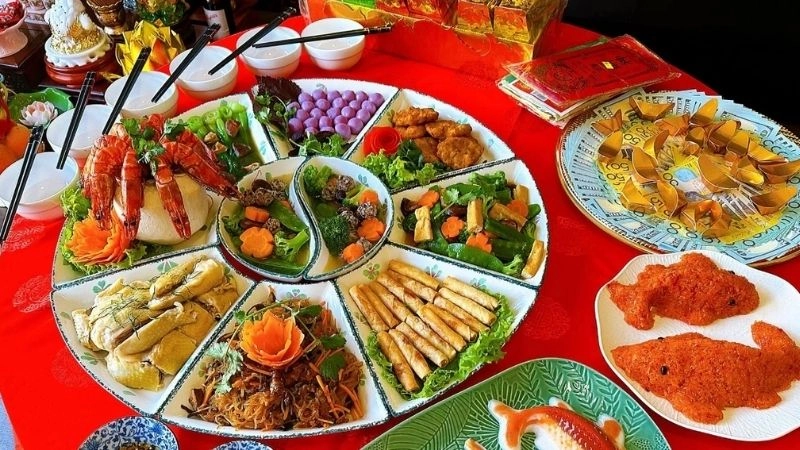 Cách bày trí mâm cỗ mặn thịnh soạn và đủ đầy